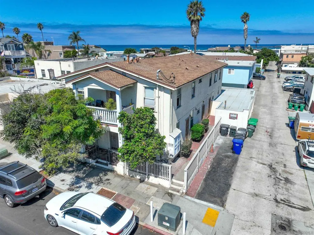 2114 Abbott St.