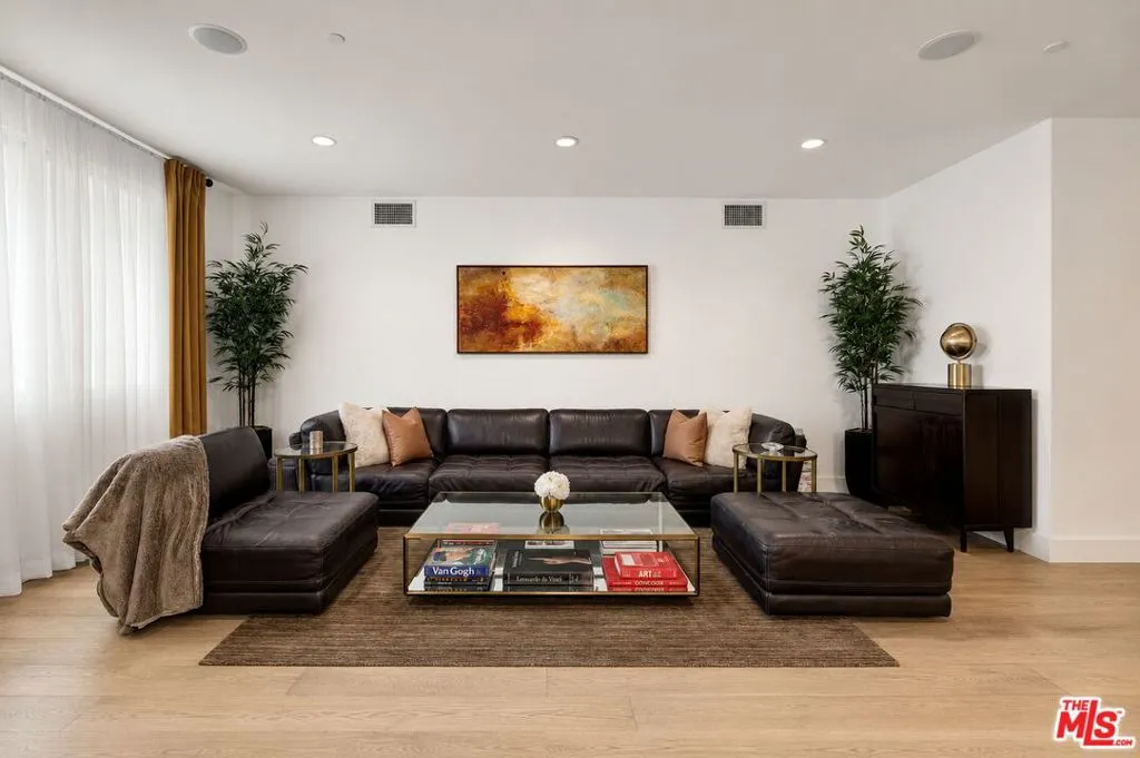 1304 Roxbury Dr