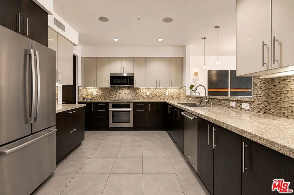 1304 Roxbury Drive 202, Los Angeles, California 90035 — photo 4