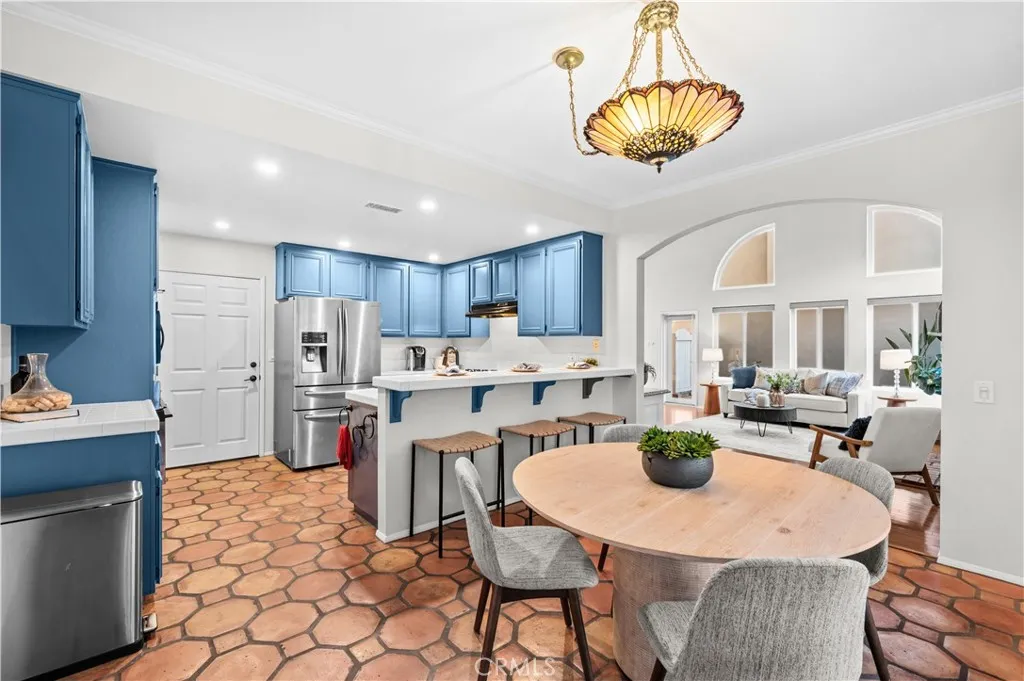 208 Calabria Court, Costa Mesa, California 92627 — photo 5