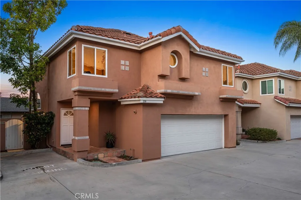 208 Calabria Ct
