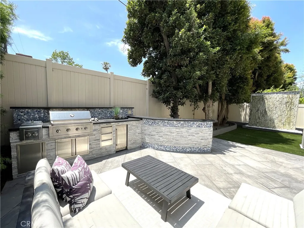 533 Daniel Freeman Cir