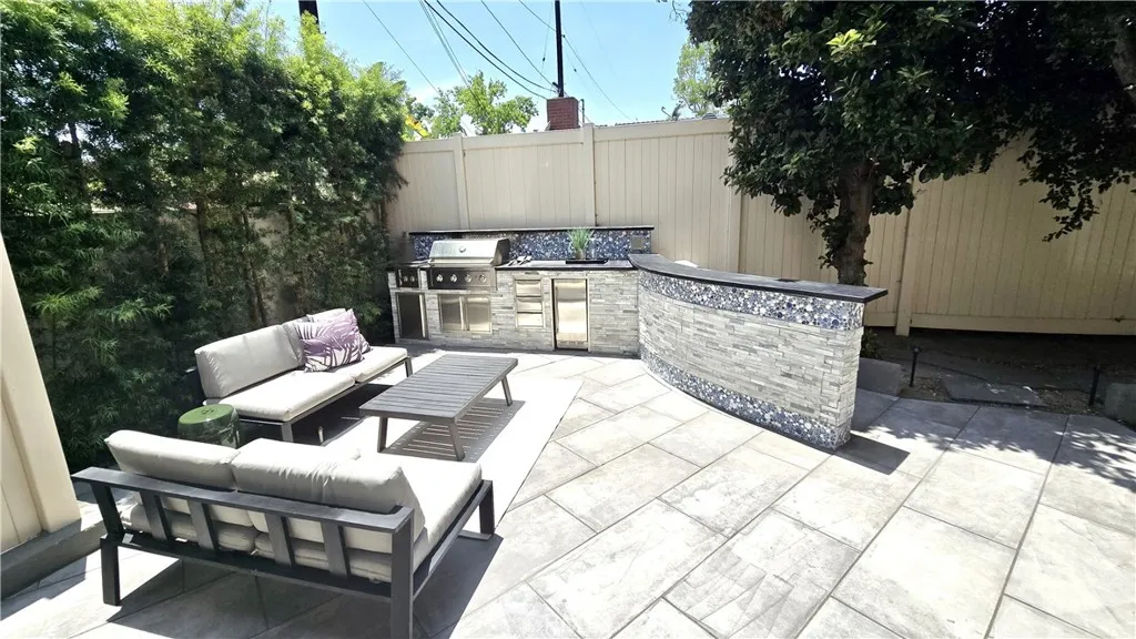 533 Daniel Freeman Circle, Inglewood, California 90301 — photo 4