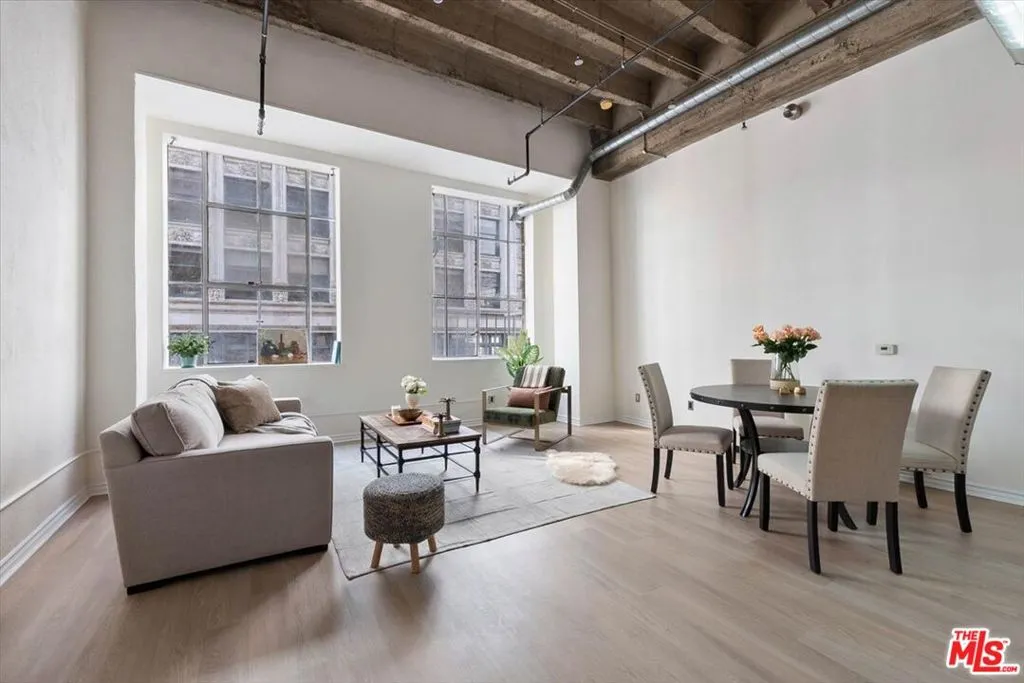 312 W 5th St