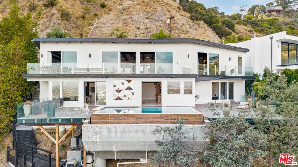 1664 Mountcrest Avenue, Los Angeles, California 90069 — photo 4