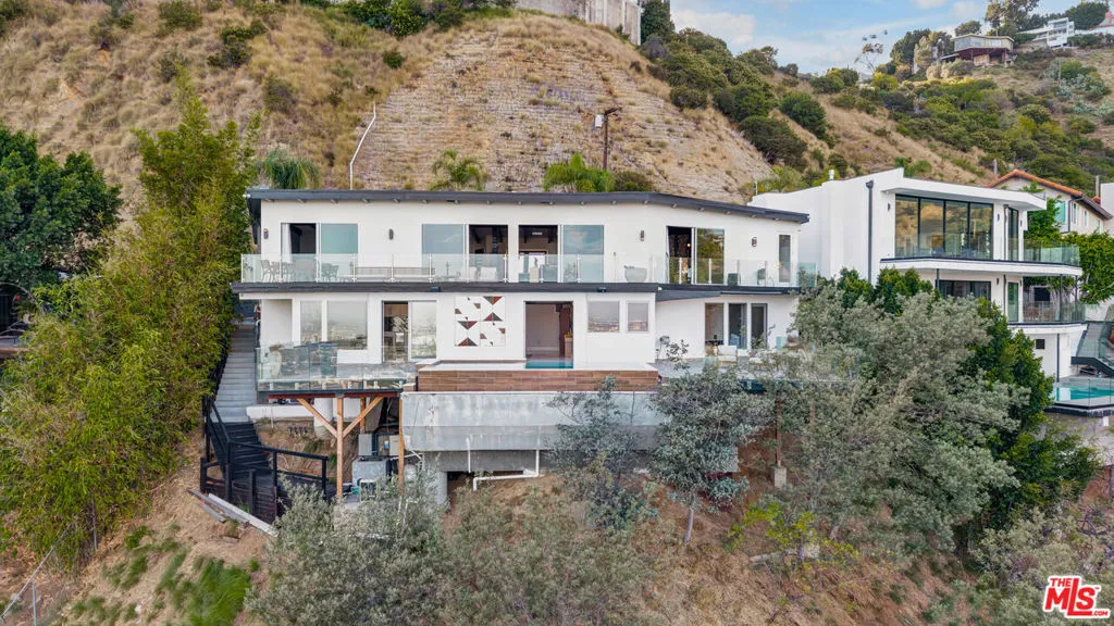 1664 Mountcrest Avenue, Los Angeles, California 90069 — photo 5