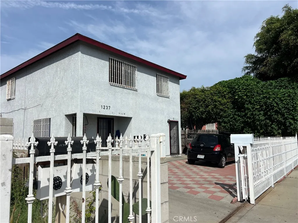 1237 E 28th