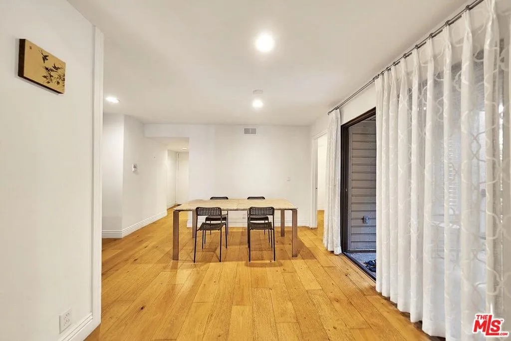 835 S Lucerne Boulevard 205, Los Angeles, California 90005 — photo 5