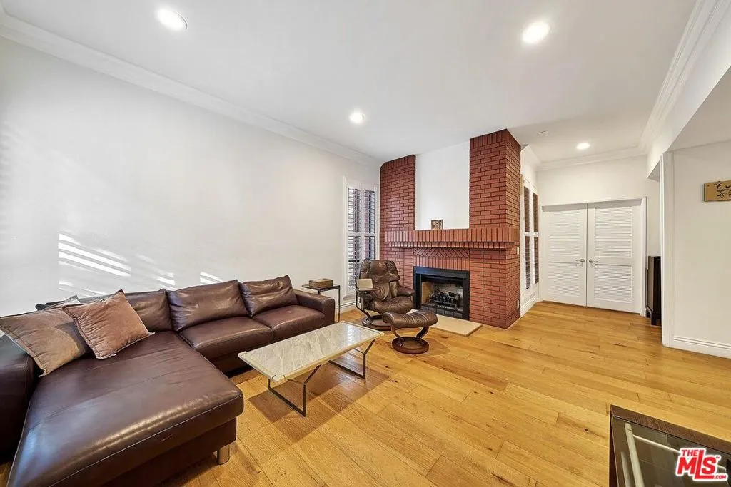 835 S Lucerne Boulevard 205, Los Angeles, California 90005 — photo 4
