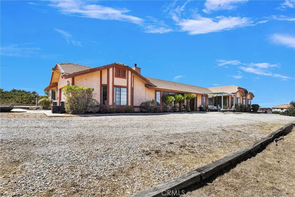 11778 Buffalo, Hesperia, California 92344 — photo 4