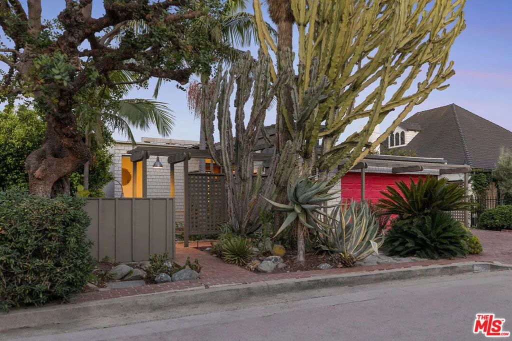 2276 Moreno Dr