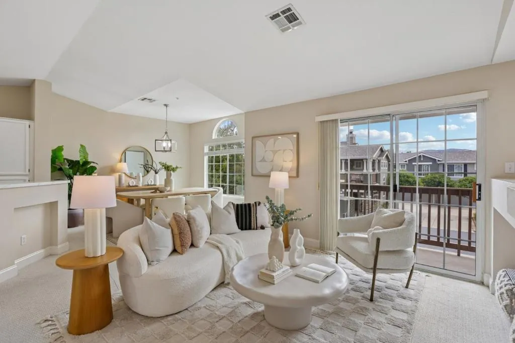 702 Destiny Ln