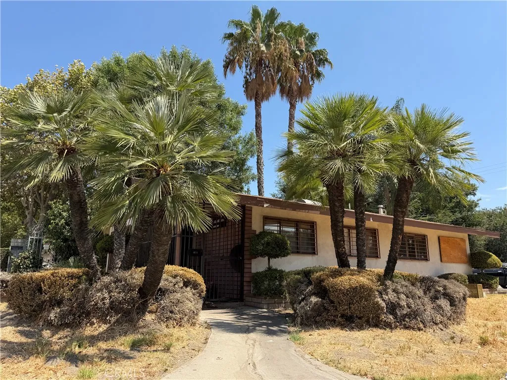 1811 N Waterman