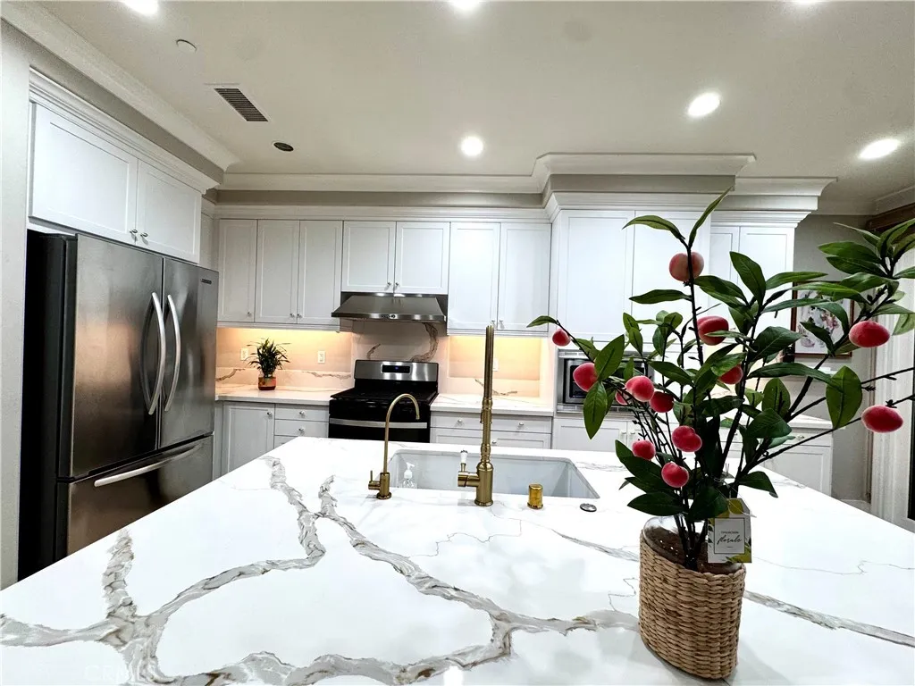31 Shellbark, Irvine, California 92618 — photo 4