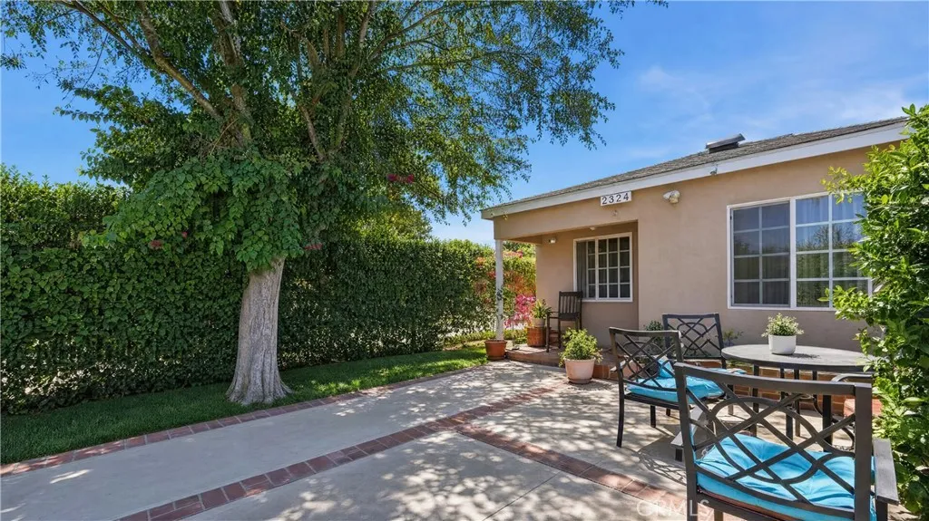 2324 E 108th