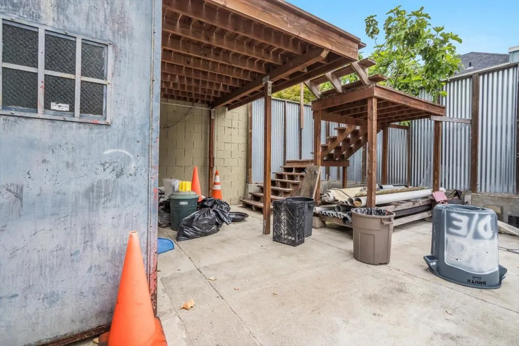 5526 San Pablo Avenue, Oakland, California 94608 — photo 4