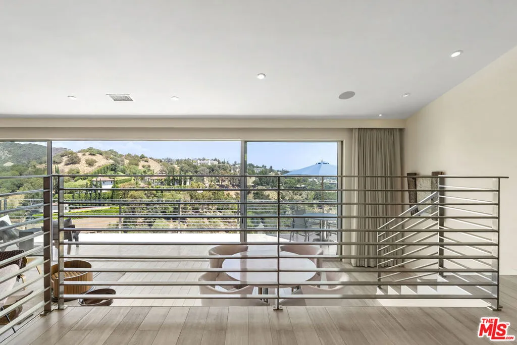 1364 Angelo Drive, Los Angeles, California 90210 — photo 4