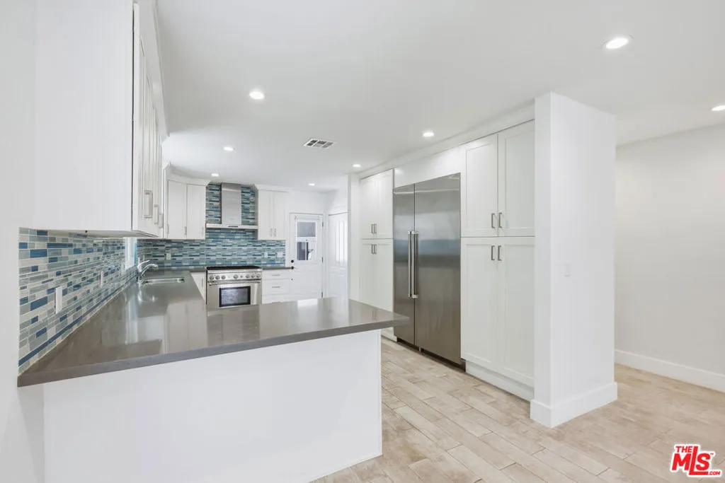 869 Warren Avenue, Venice, California 90291 — photo 5