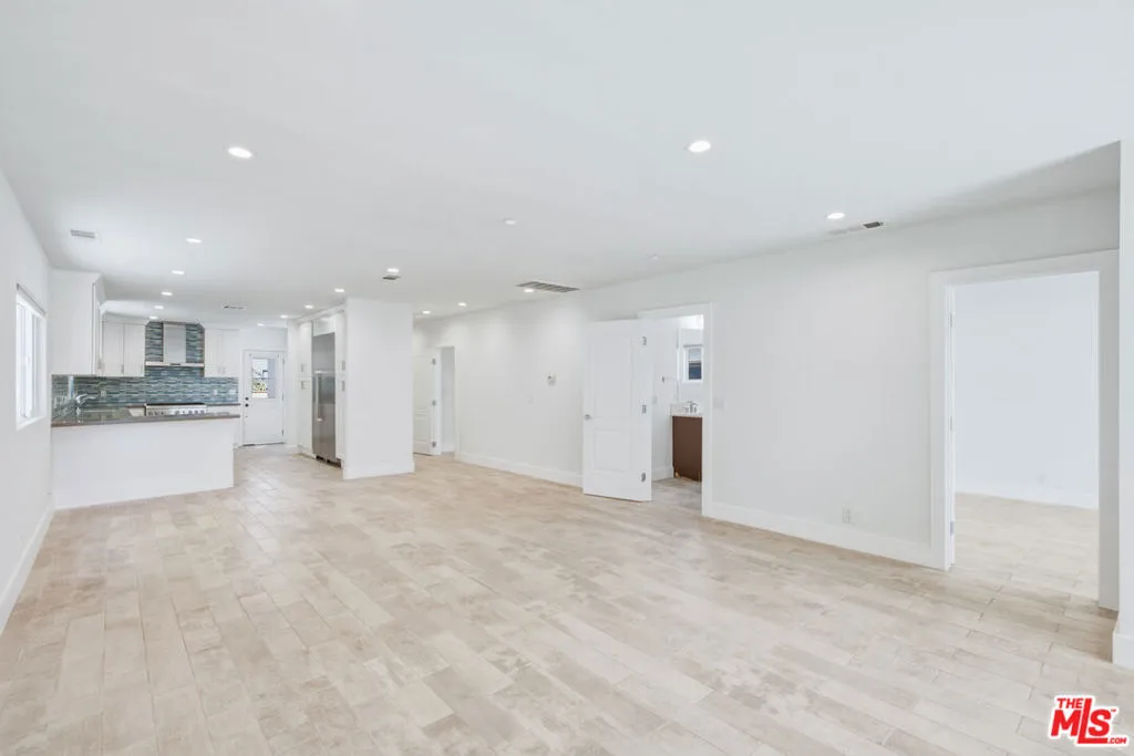 869 Warren Avenue, Venice, California 90291 — photo 4