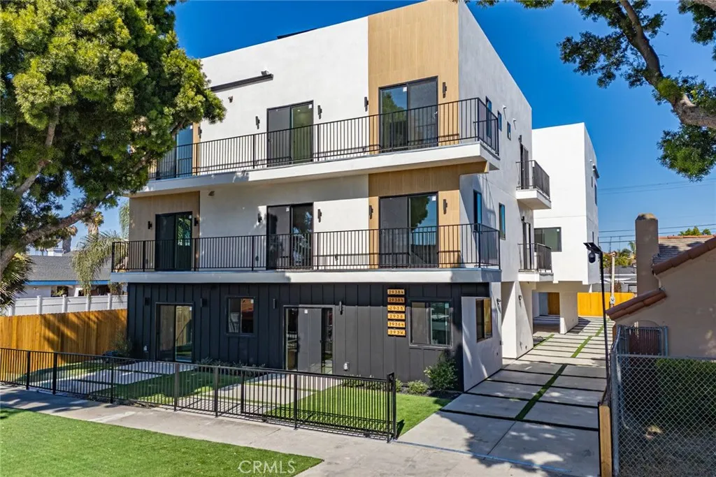 2938 S Sycamore