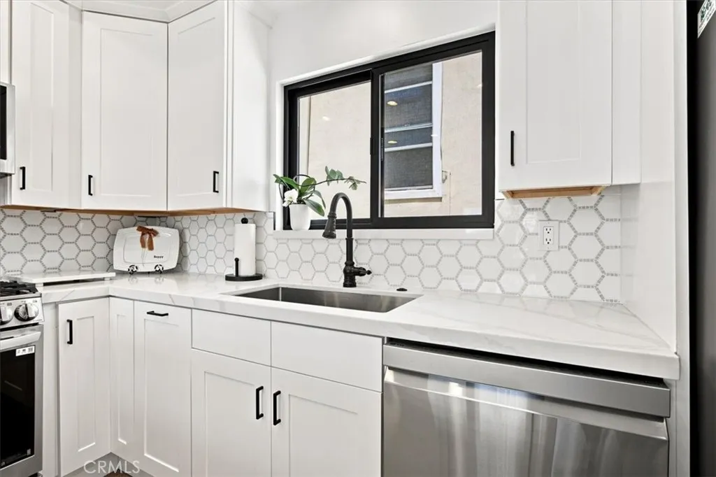 225 4th Street, Hermosa Beach, California 90254 — photo 4