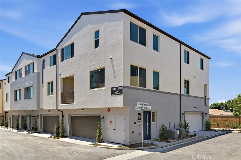 1302 W N Pinecrest Paseo