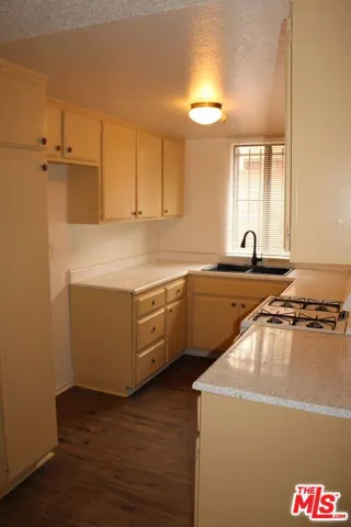 12100 Birch Avenue 22, Hawthorne, California 90250 — photo 4