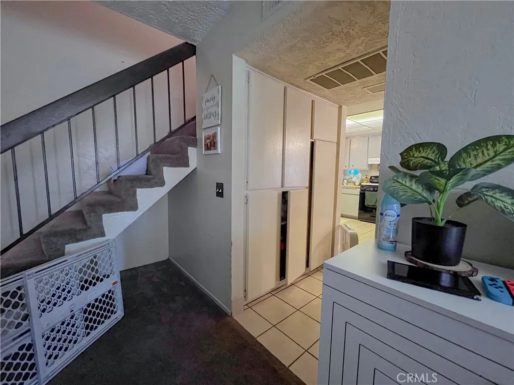 1077 S Santo Antonio Drive 4, Colton, California 92324 — photo 4