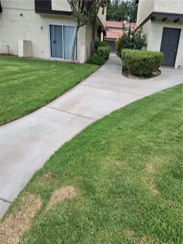 1077 S Santo Antonio Drive 4, Colton, California 92324 — photo 5