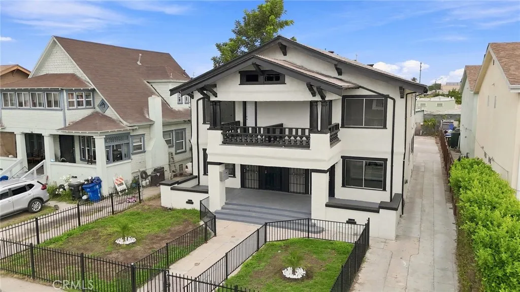 611 W 46th, Los Angeles, California 90037 — photo 5