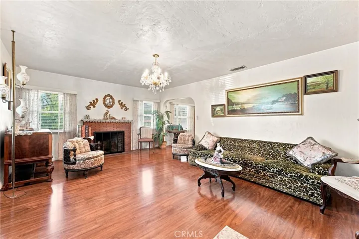 501 S Victoria, Corona, California 92879 — photo 5