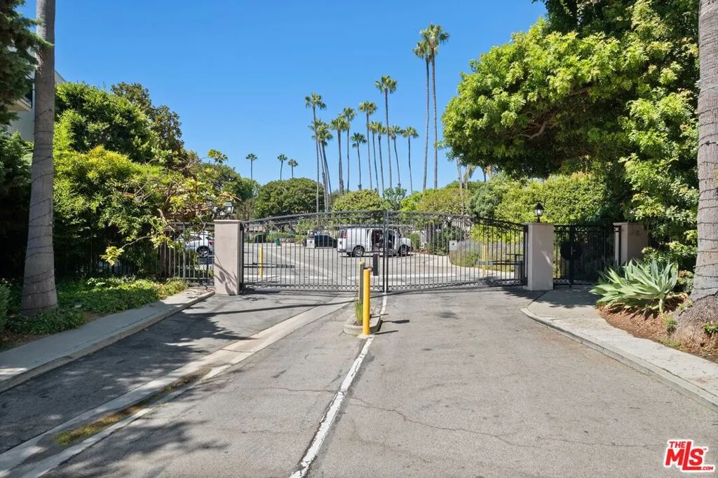 Private Gated Entry