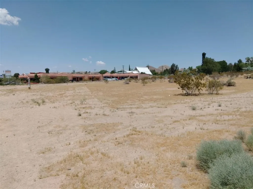 18600 Happy Trails, Apple Valley, California 92307 — photo 4