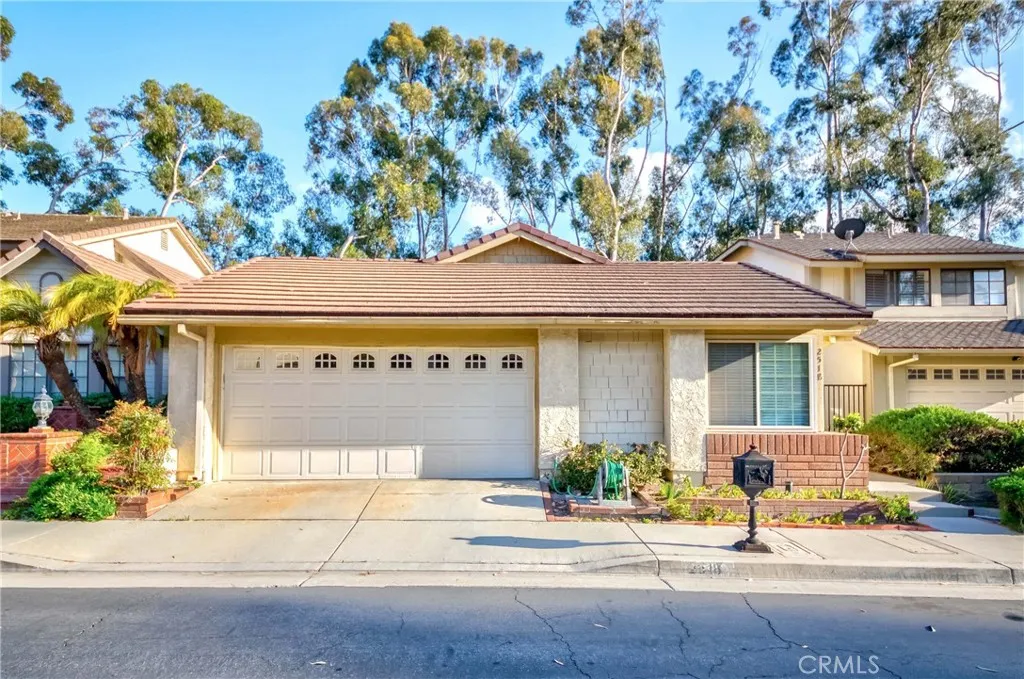 2518 Greenwich Dr