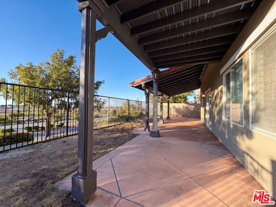 2423 Carolyn Drive, Palmdale, California 93551 — photo 5