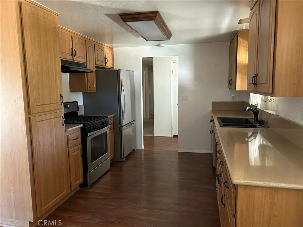 17035 Deodar, Hesperia, California 92345 — photo 5