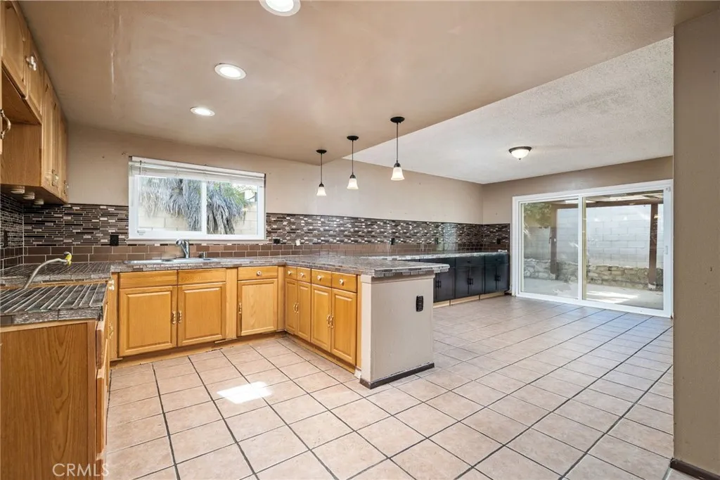 254 E Cerritos, Rialto, California 92376 — photo 4