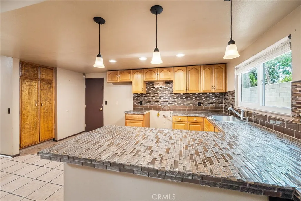 254 E Cerritos, Rialto, California 92376 — photo 5