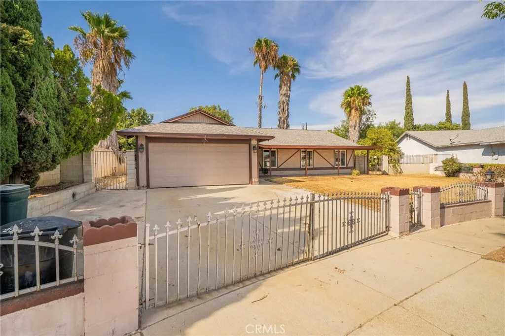 254 E Cerritos