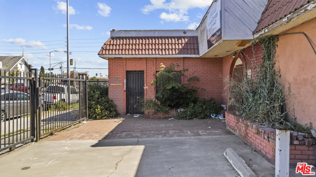 9511 S San Pedro Street, Los Angeles, California 90003 — photo 4