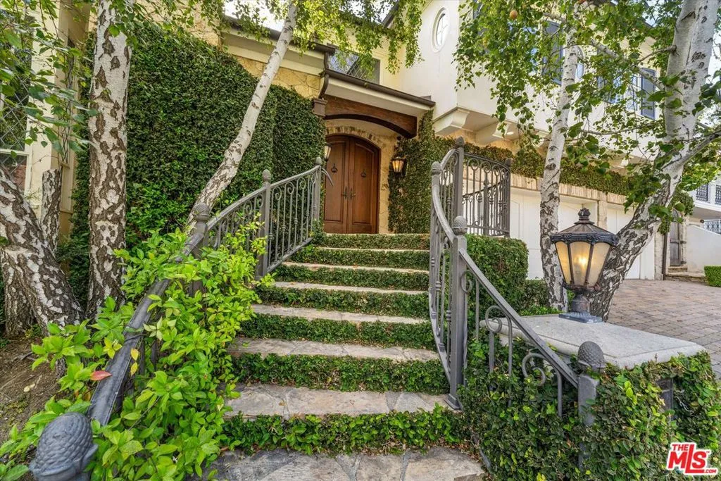 3171 Abington Drive, Los Angeles, California 90210 — photo 4