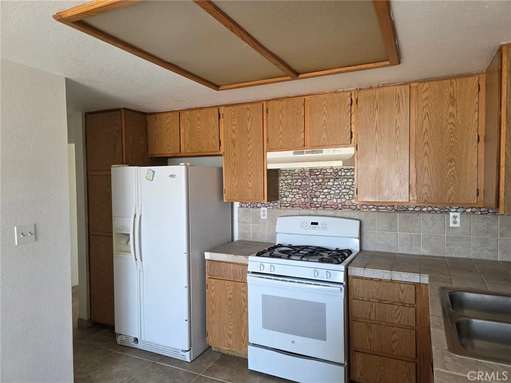 751 Higgins Road 1, Barstow, California 92311 — photo 4