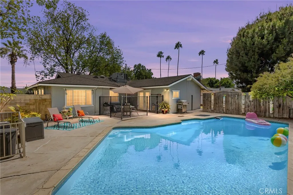 9053 Delano