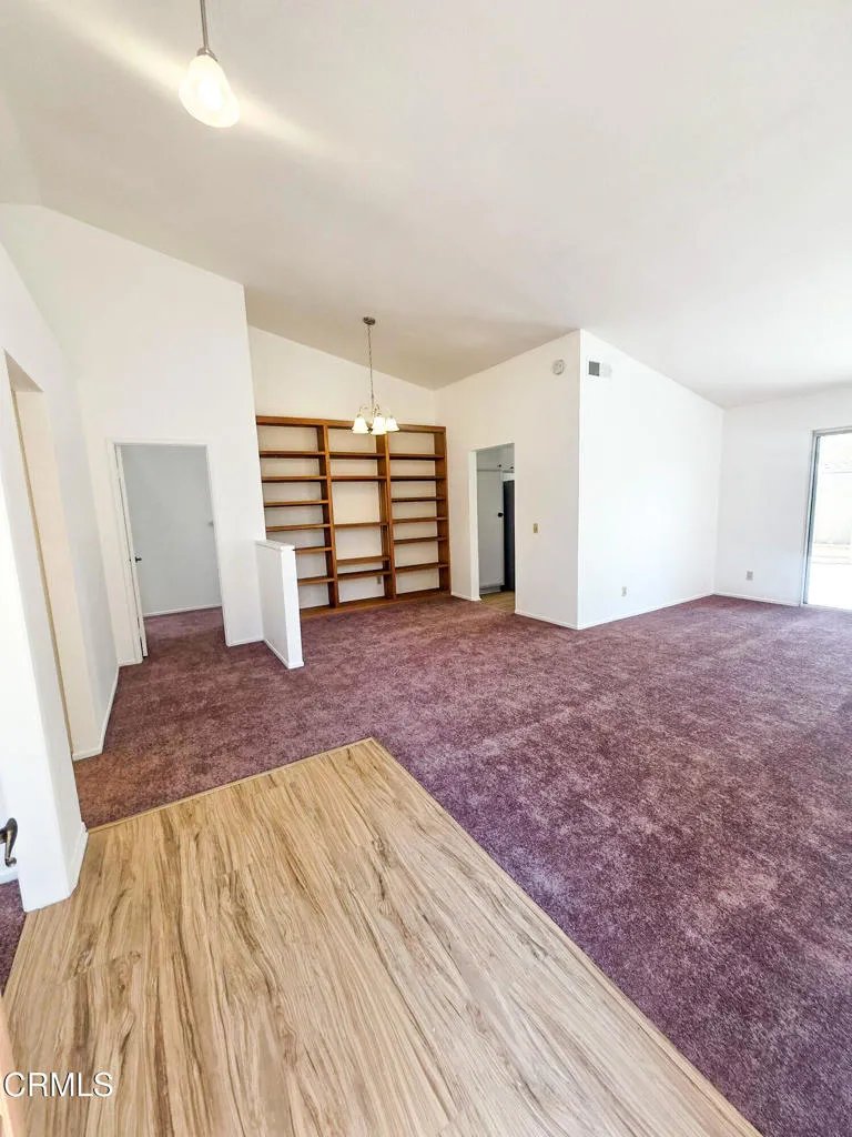 Interior_entry 1
