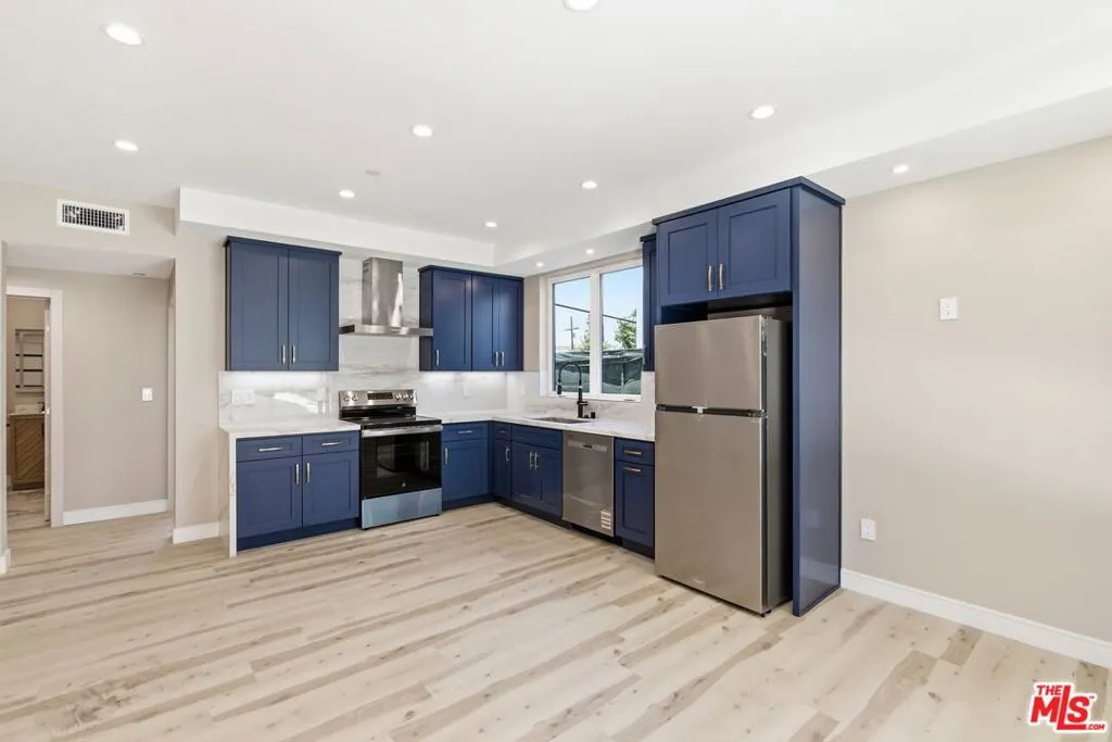 227 N Burlington Ave