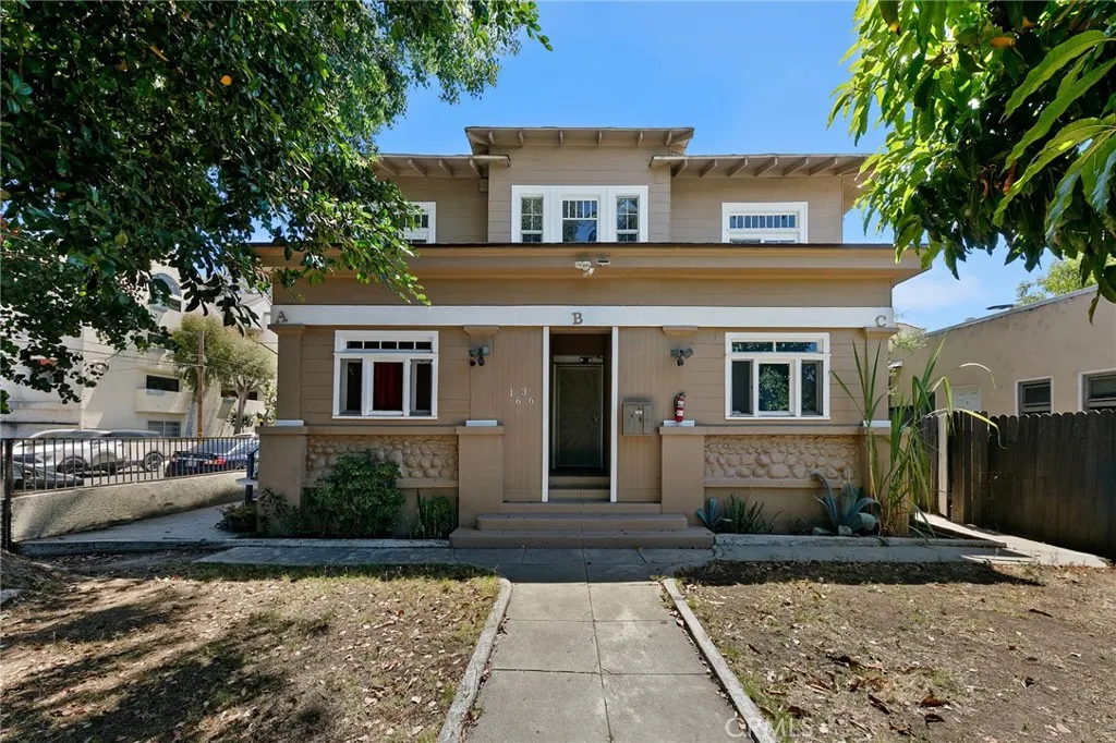 1636 N Stanton