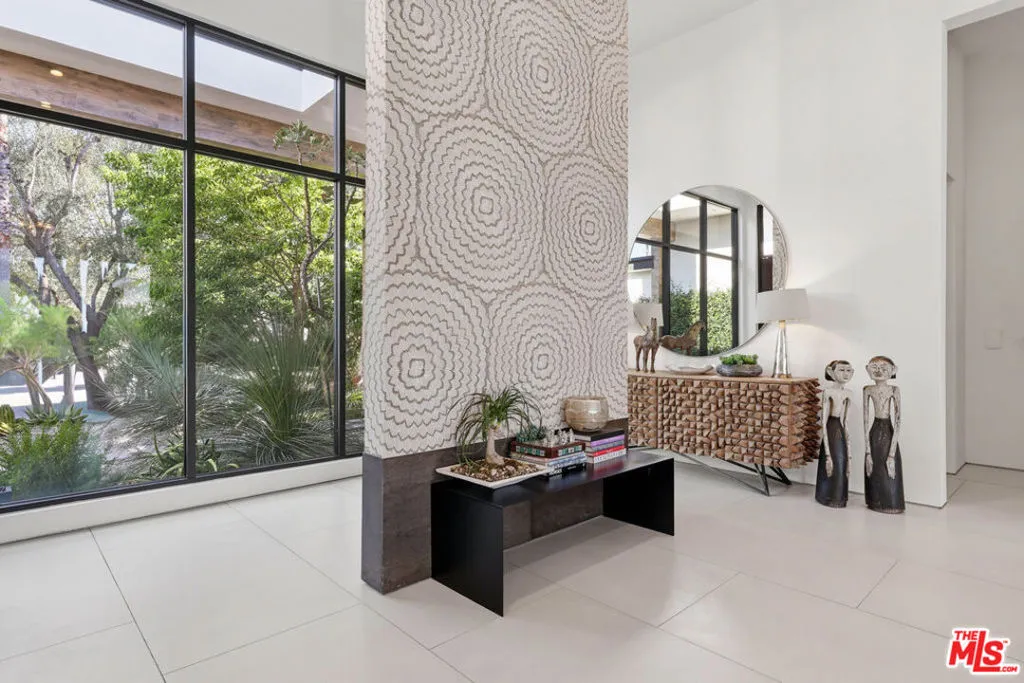 22935 Oxnard Street, Los Angeles, California 91367 — photo 4