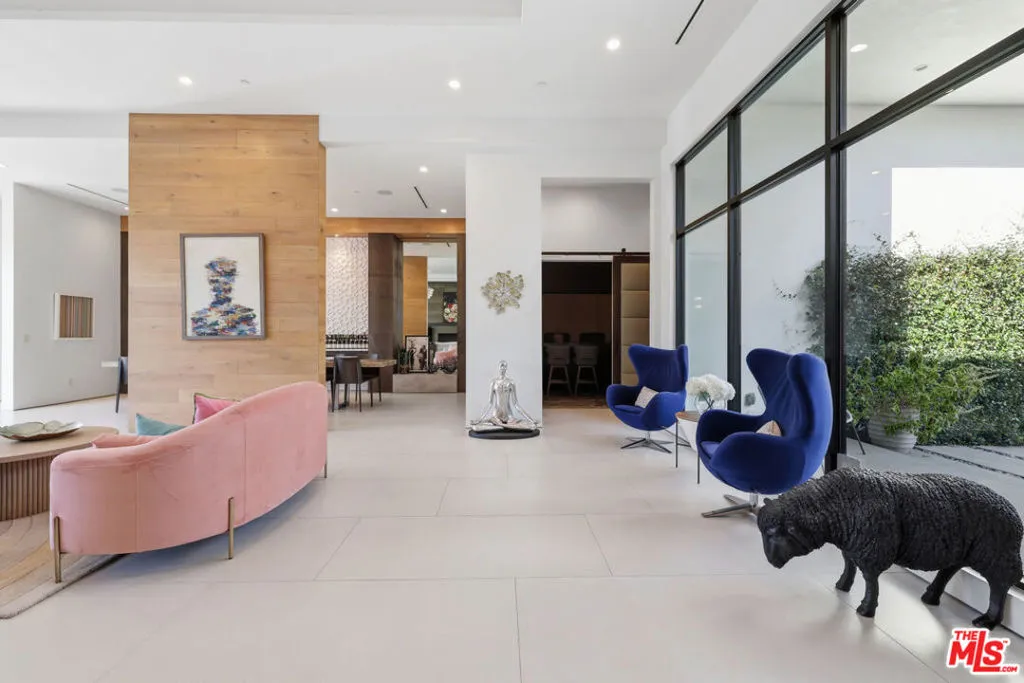 22935 Oxnard Street, Los Angeles, California 91367 — photo 5