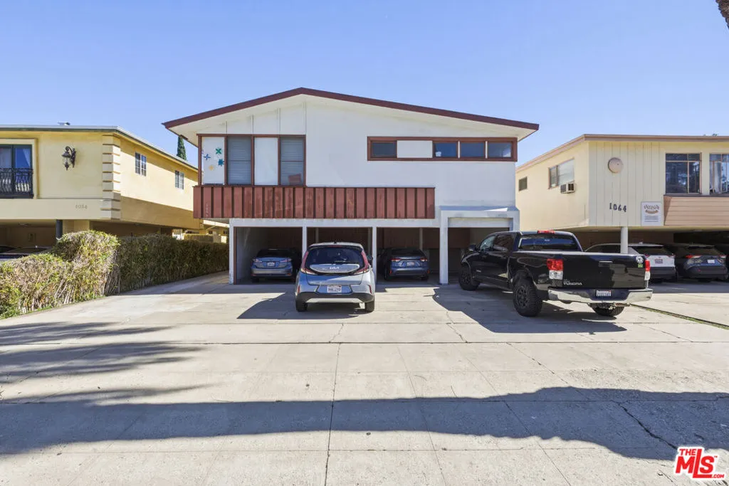 1058 Wooster