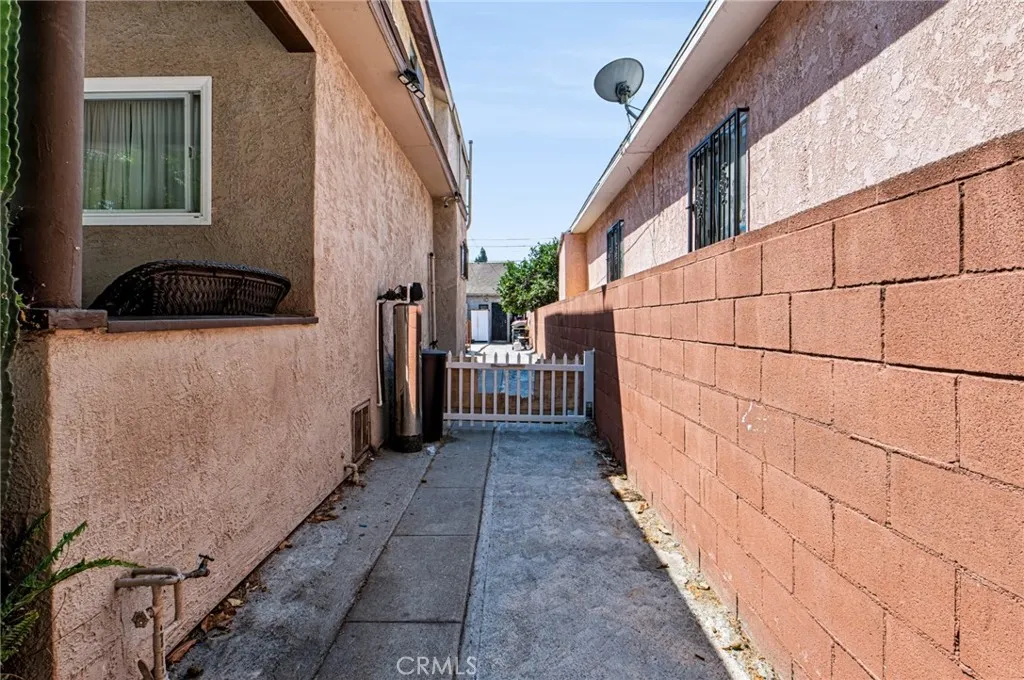 1208 E 34 Th Street Los Angeles Ca, Los Angeles, California 90011 — photo 5
